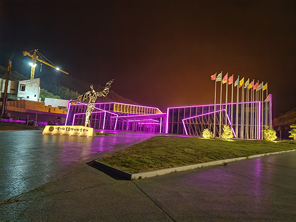 城市亮化是现代城市建设的重要组成部分，它不仅可以美化城市的夜景，还能提升城市的整体形象。随着科技的不断进步，城市亮化也得到了更多的关注和创新。本文将介绍一些关于城市亮化的创意和技术，帮助读者了解班戈城市亮化的重要性以及如何进行班戈城市亮化的规划和实施。