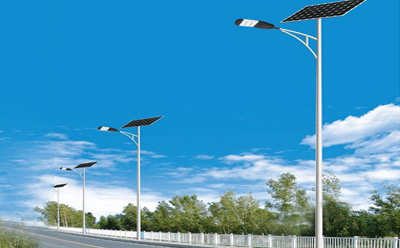 农村道路装班戈太阳能路灯选多大瓦数实测